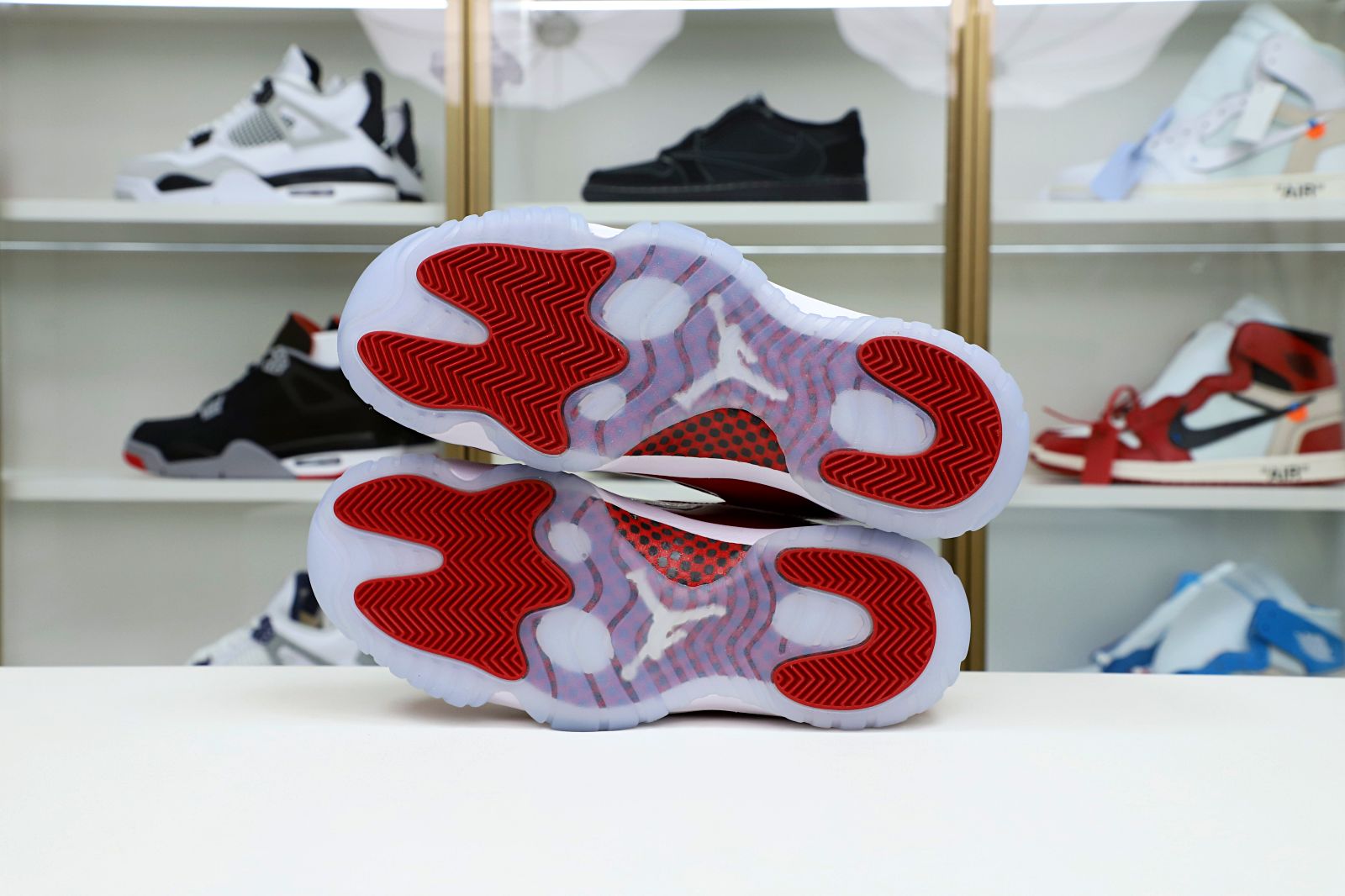 AIR JORDAN 11