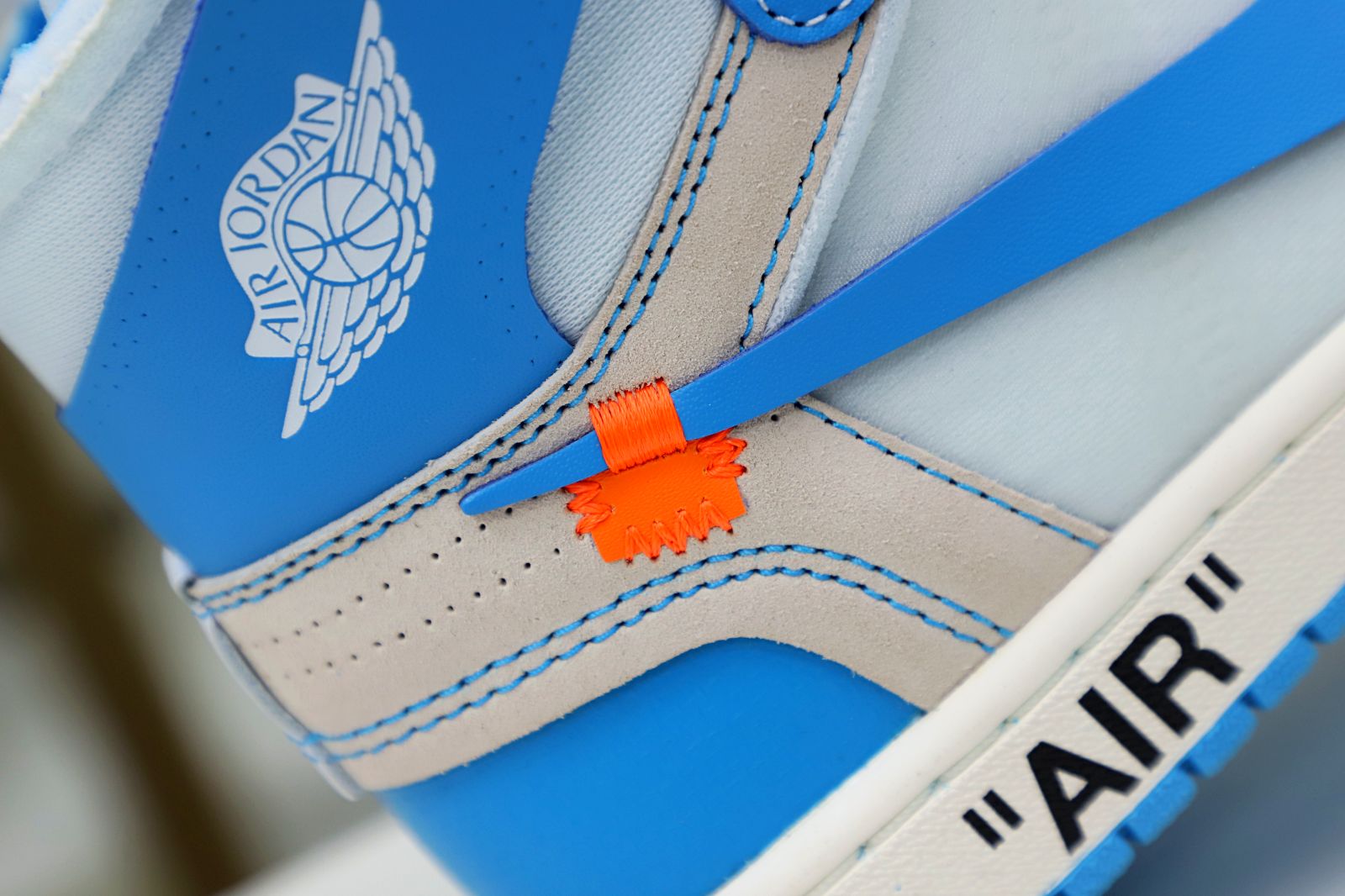 OFF-WHITE X AIR JORDAN 1 RETRO HIGH OG 'UNC'