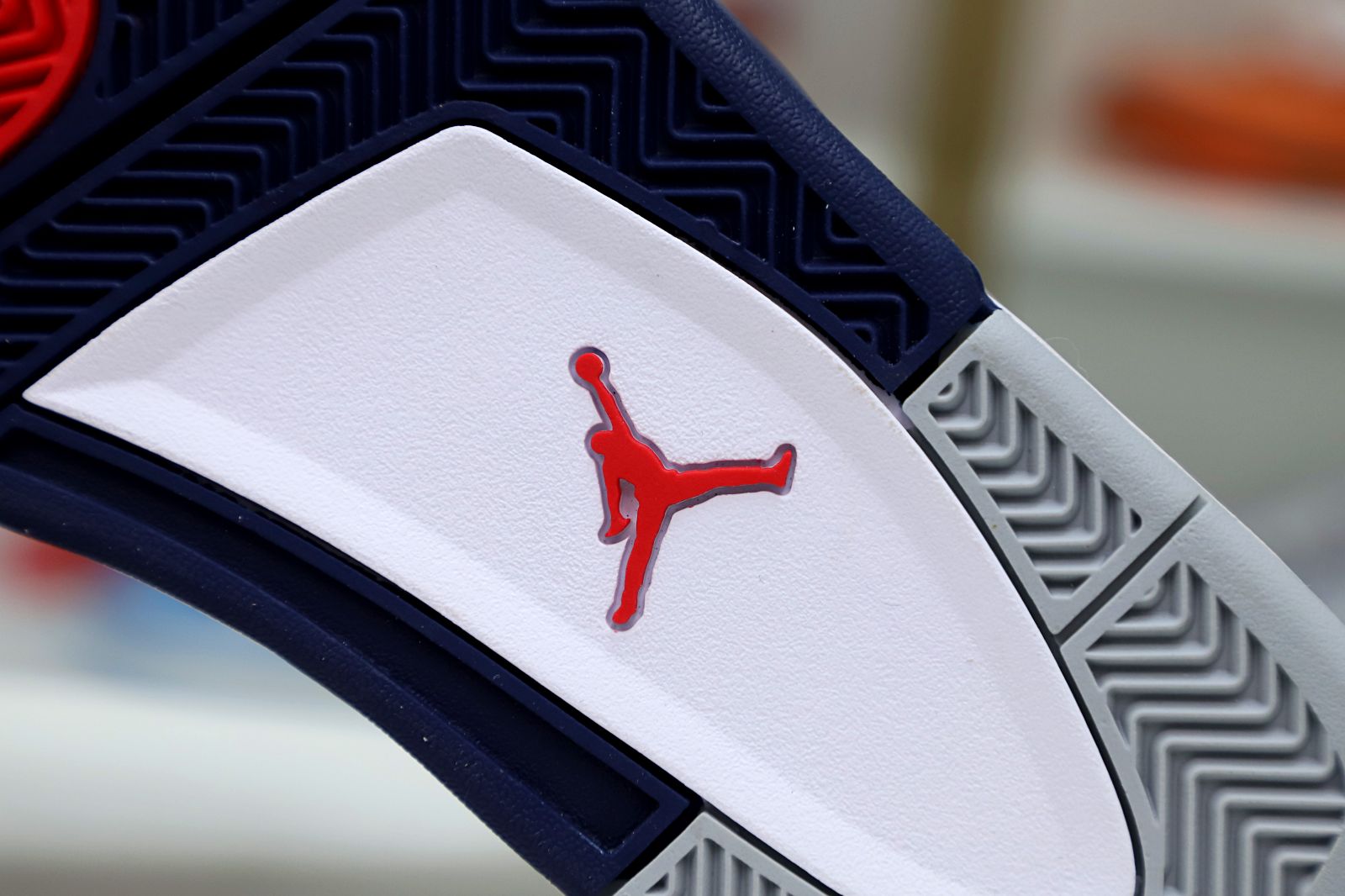 AIR JORDAN 4 RETRO