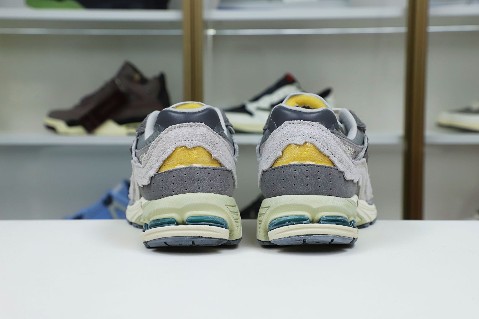 New Balance NB 2002R
