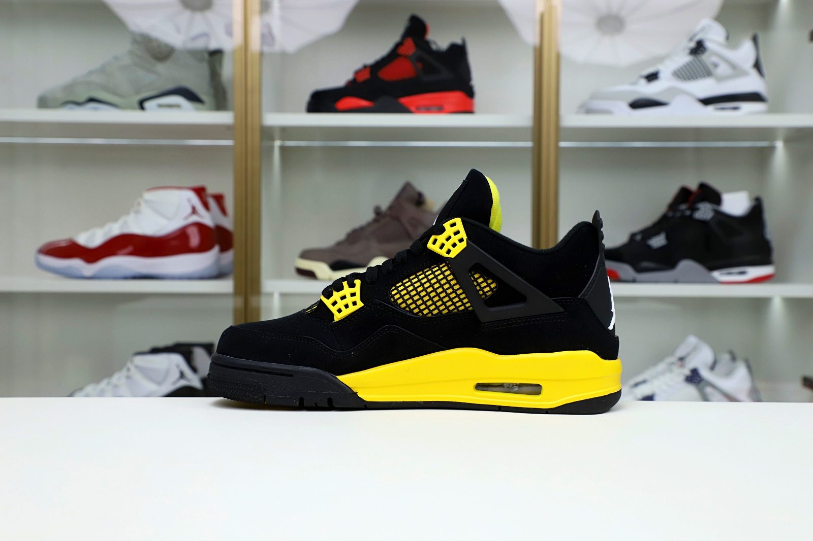 Air Jordan4 thunder  2023