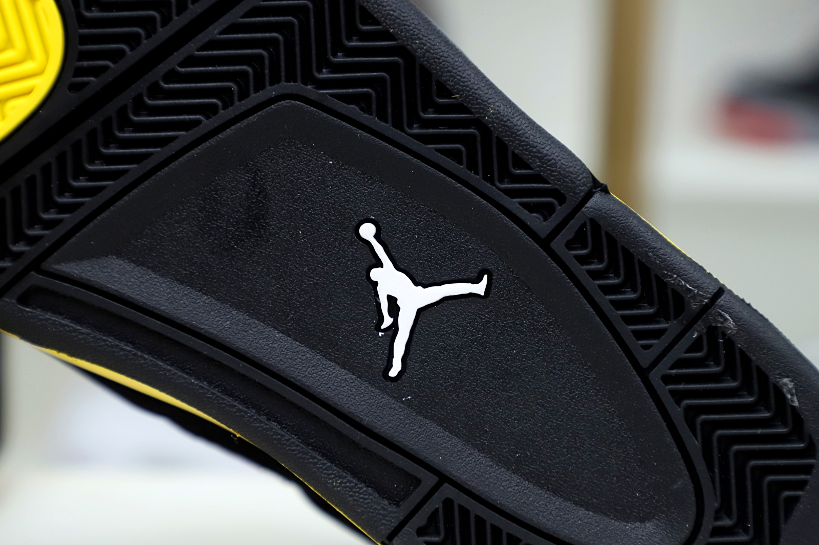 Air Jordan4 thunder  2023