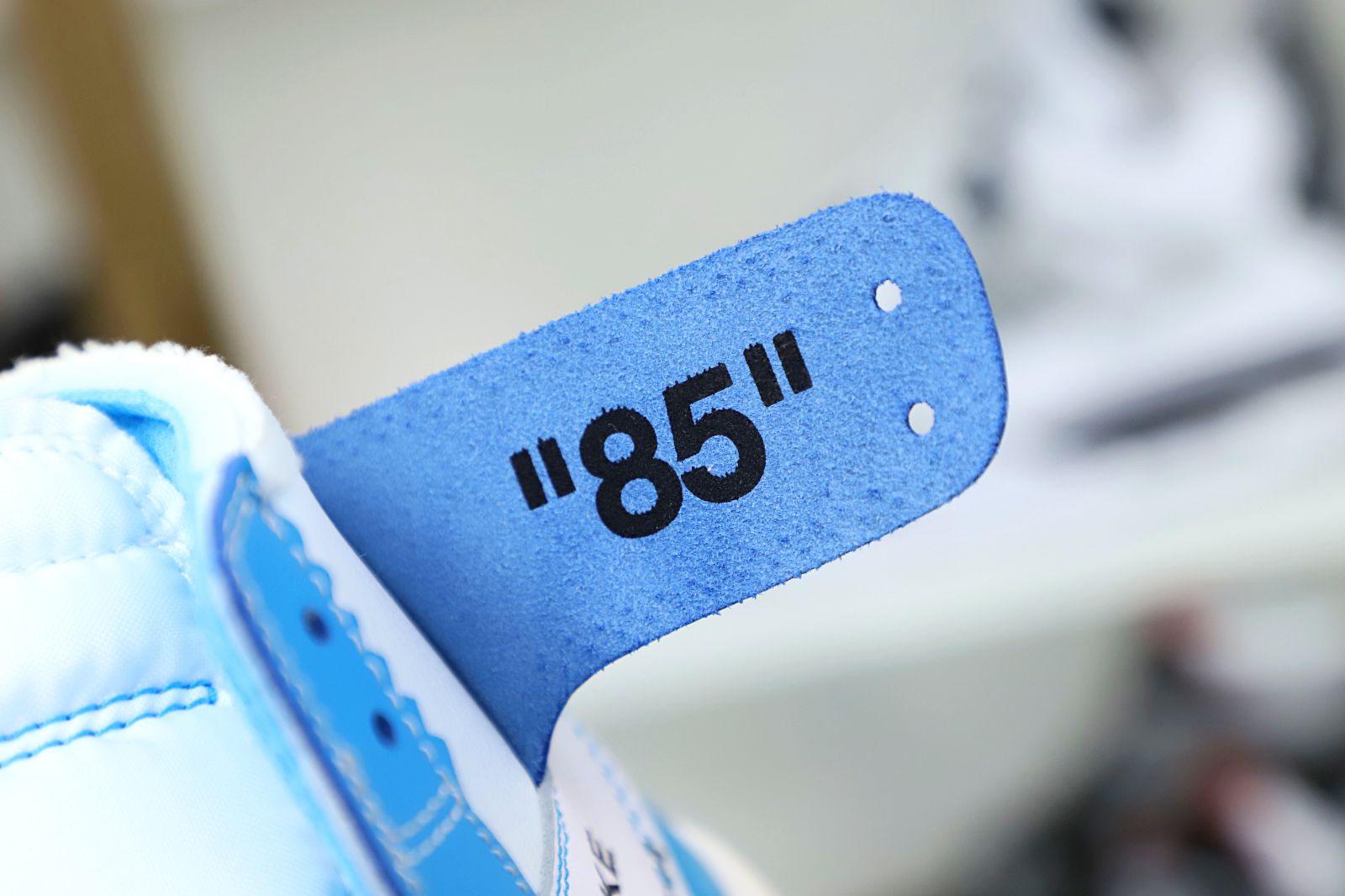 OFF-WHITE X AIR JORDAN 1 RETRO HIGH OG 'UNC'