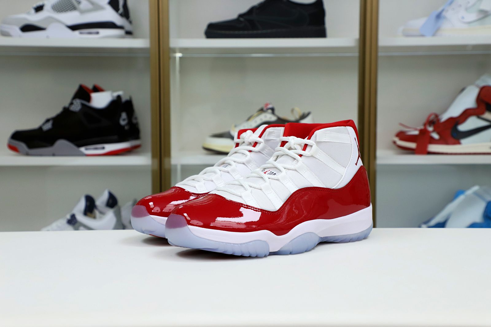 AIR JORDAN 11