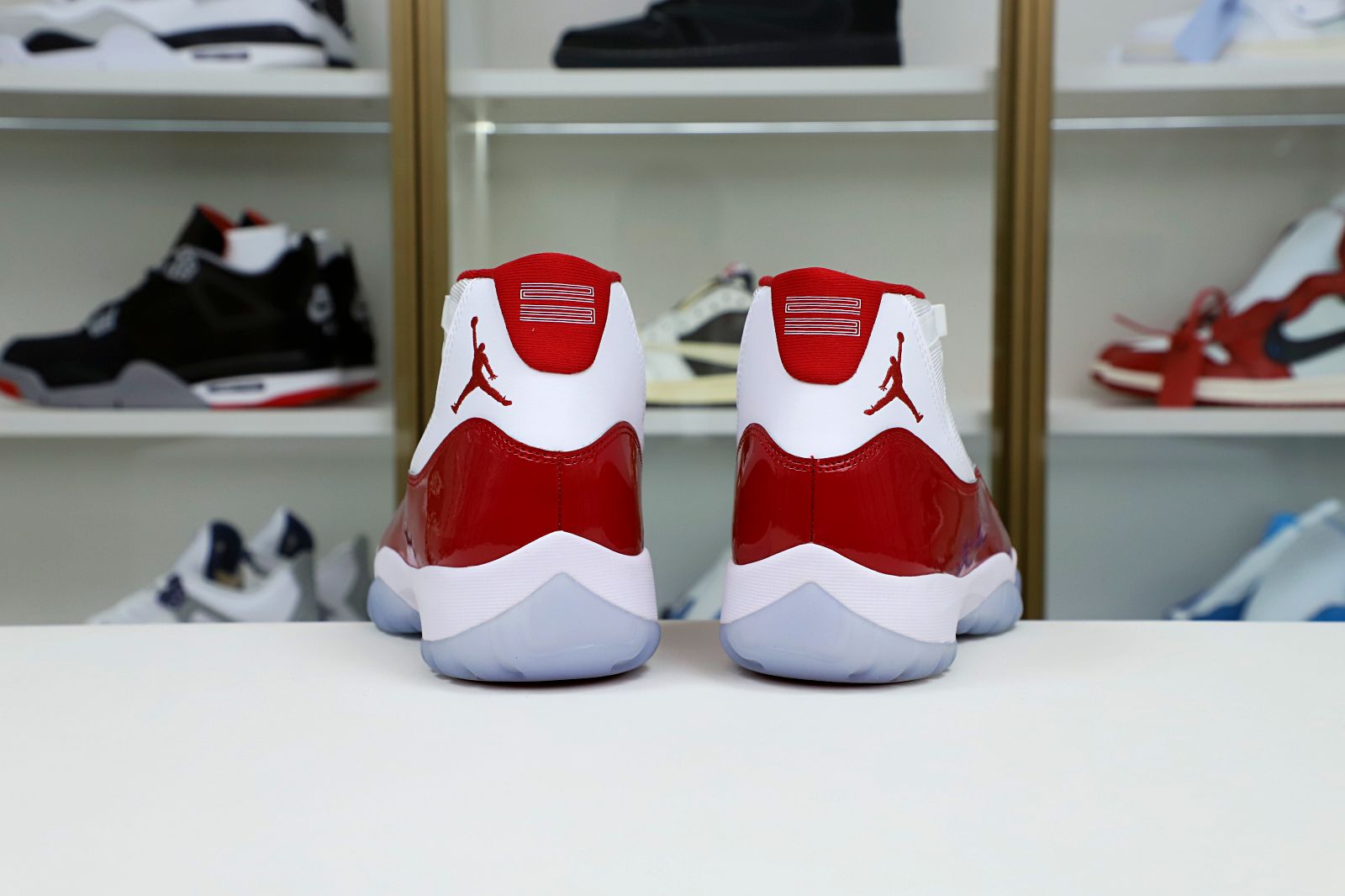 AIR JORDAN 11