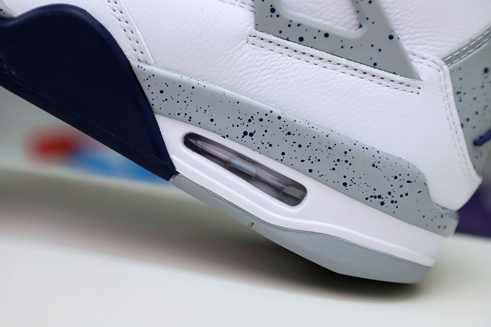 AIR JORDAN 4 RETRO