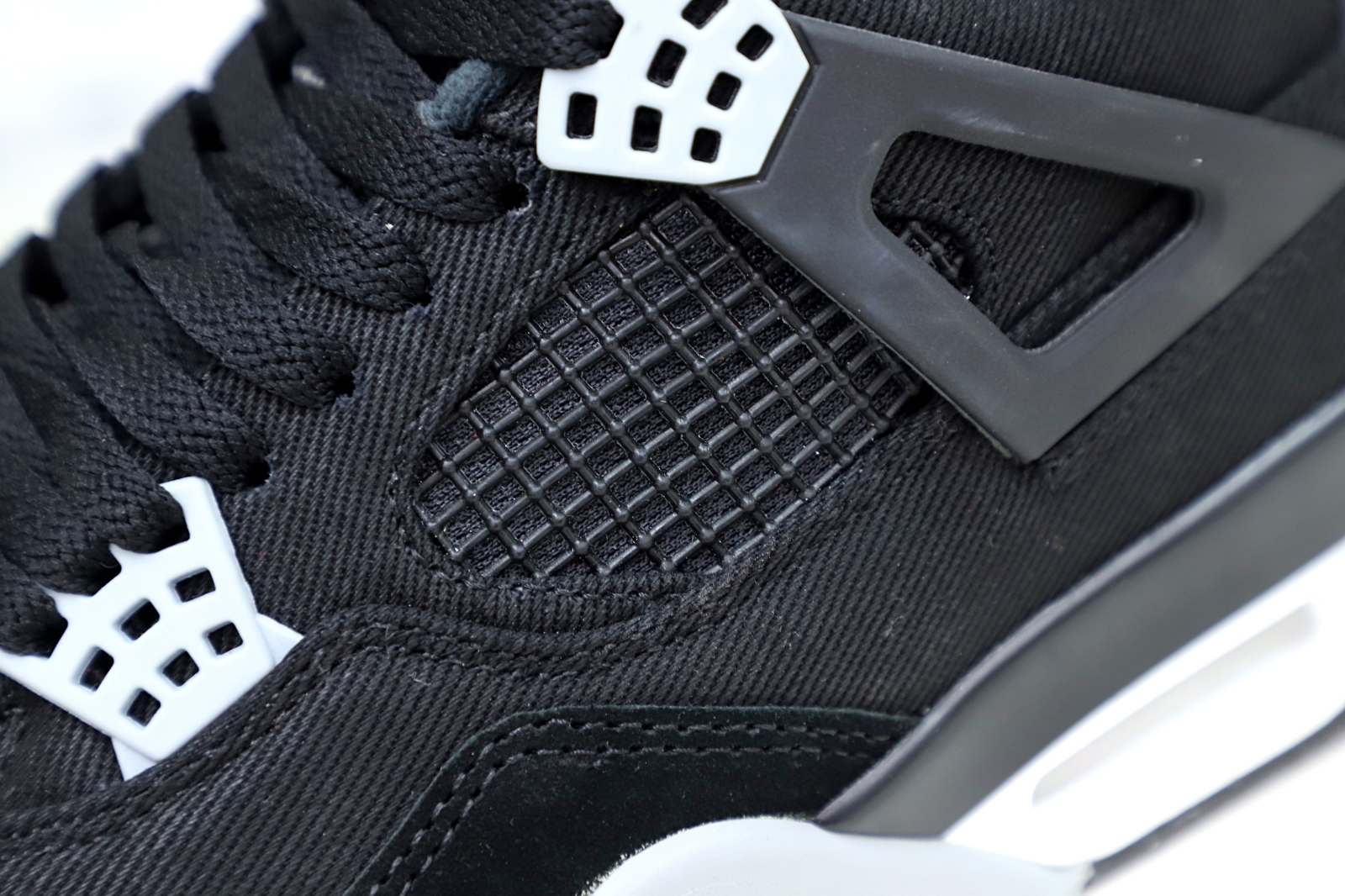 AIR JORDAN 4