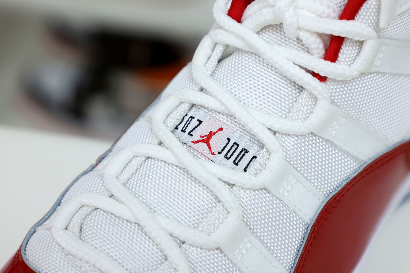 AIR JORDAN 11