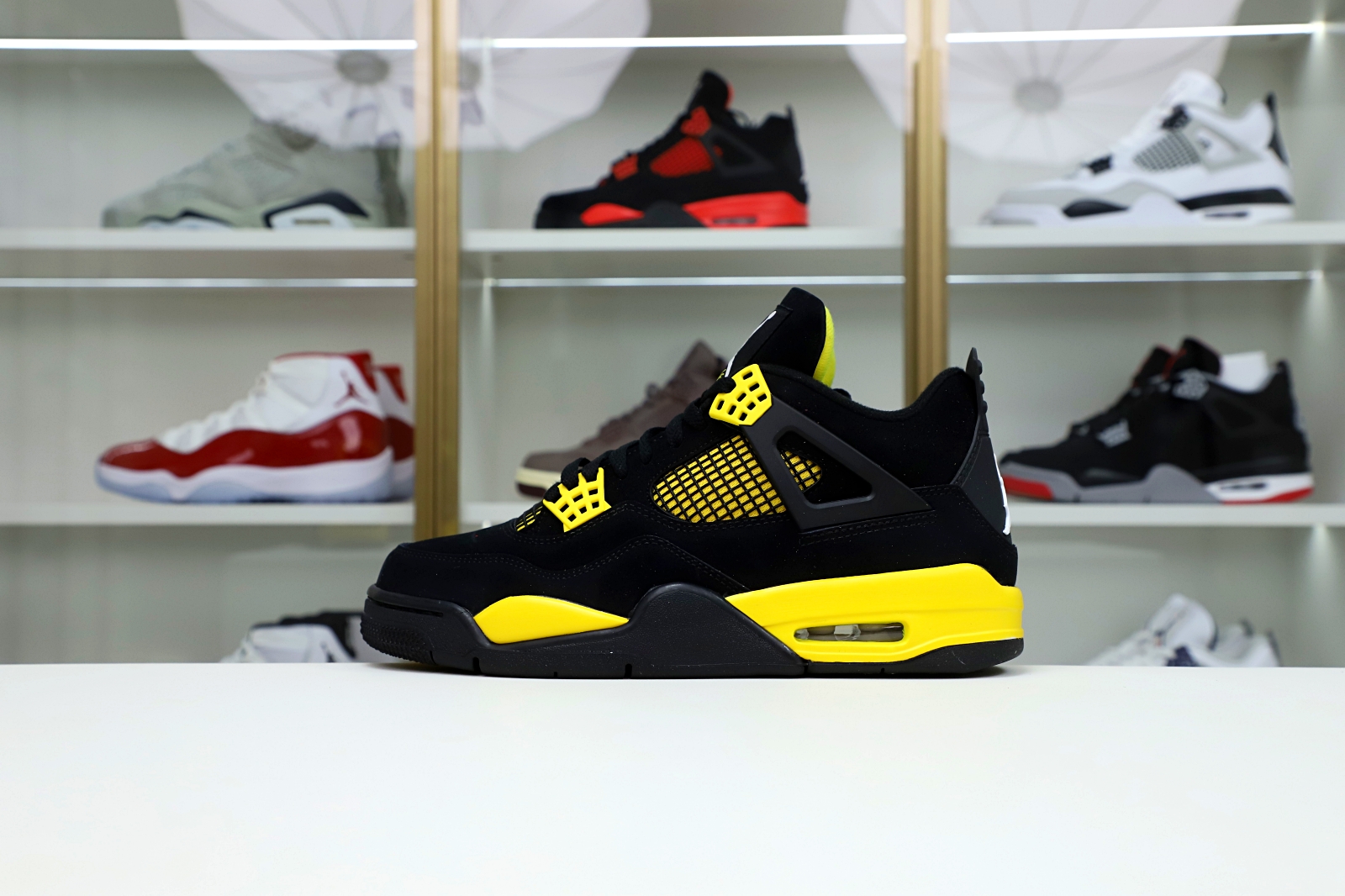 Air Jordan4 thunder  2023