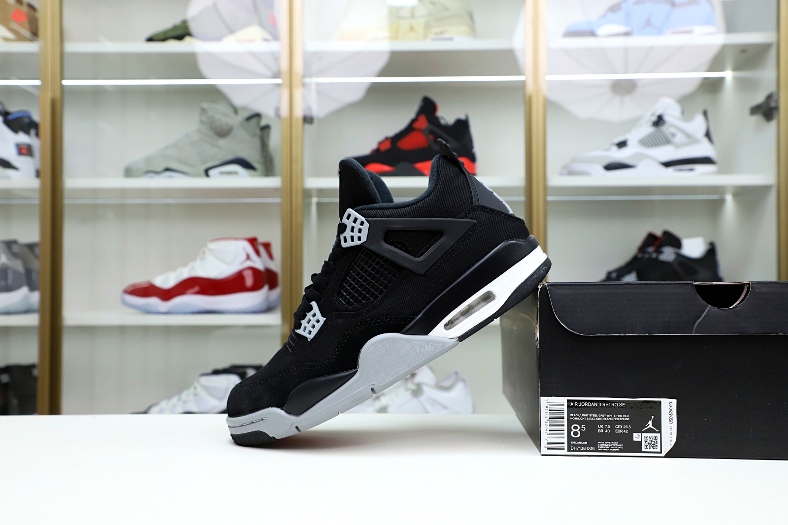 AIR JORDAN 4