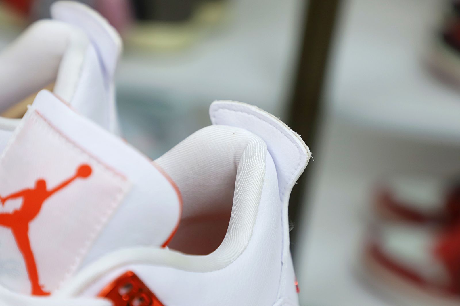 Air Jordan 4 retro“orange metallic
