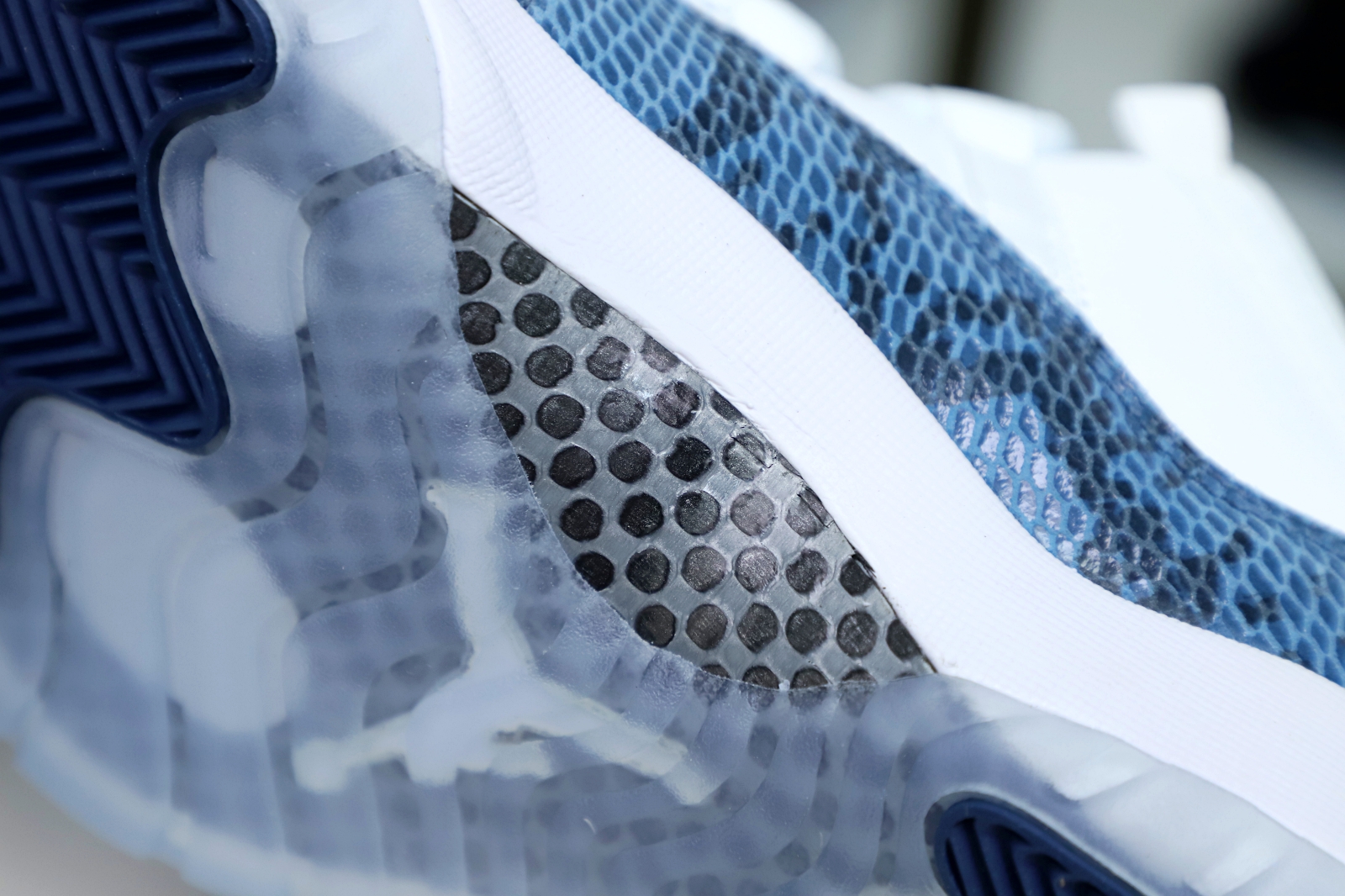 Air Jordan 11 “navy snakeskin”
