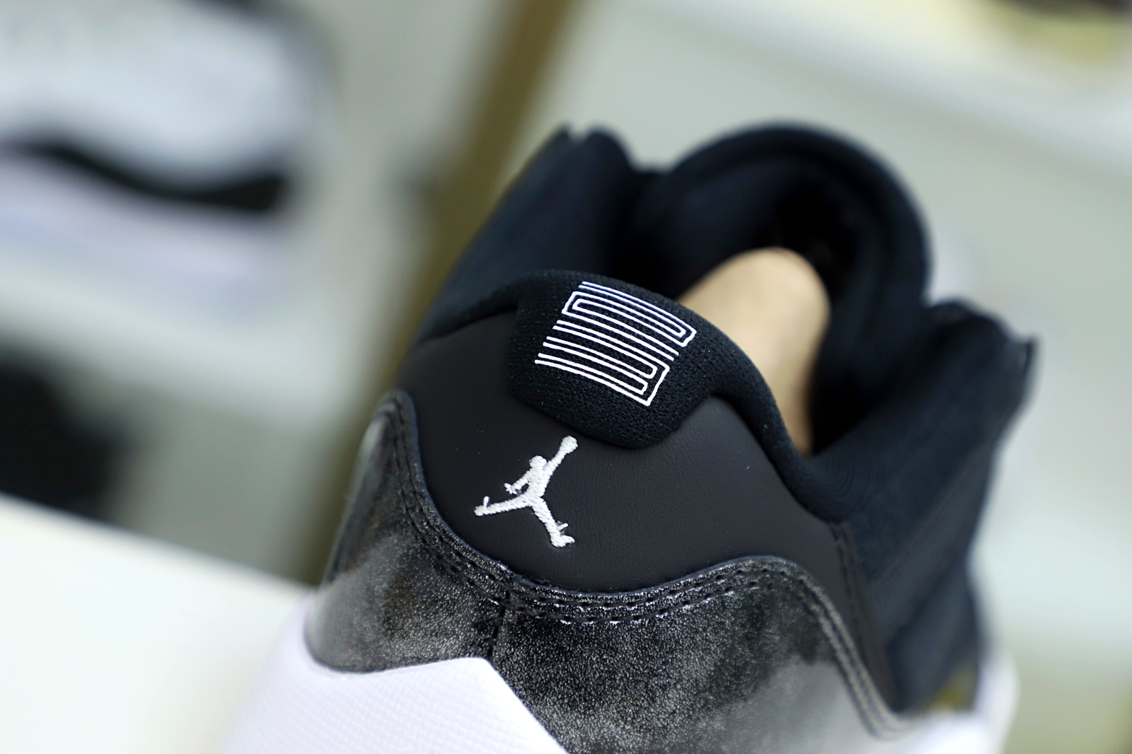 Air Jordan 11 retro low barons