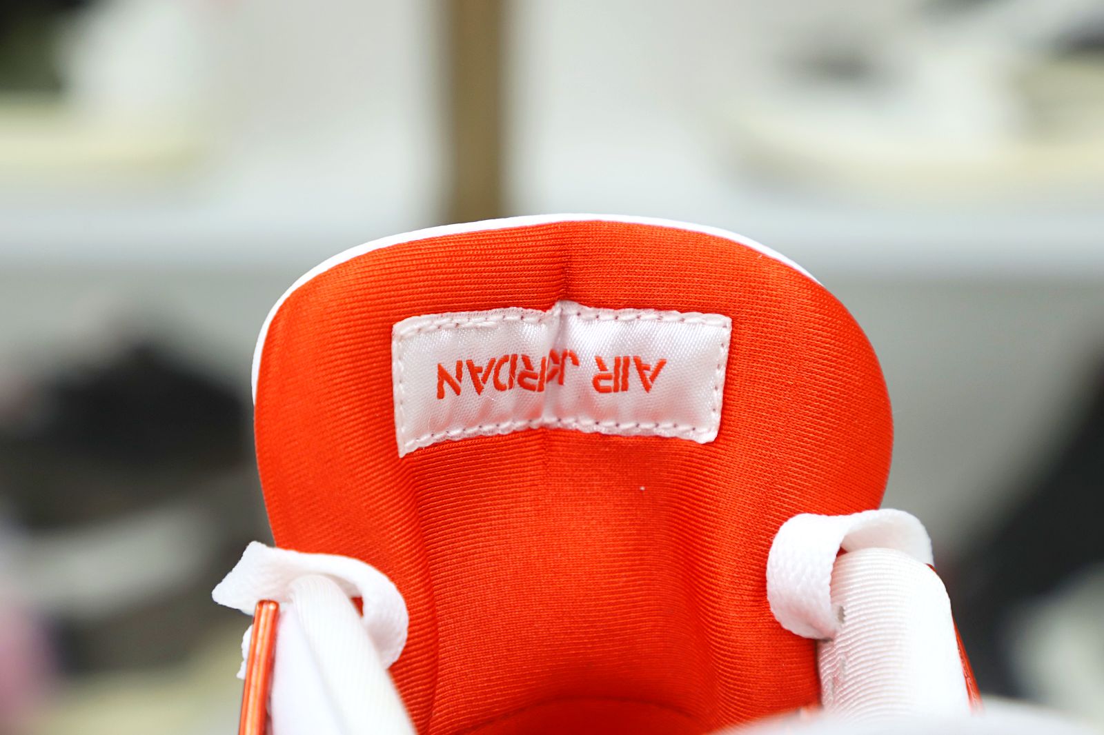 Air Jordan 4 retro“orange metallic
