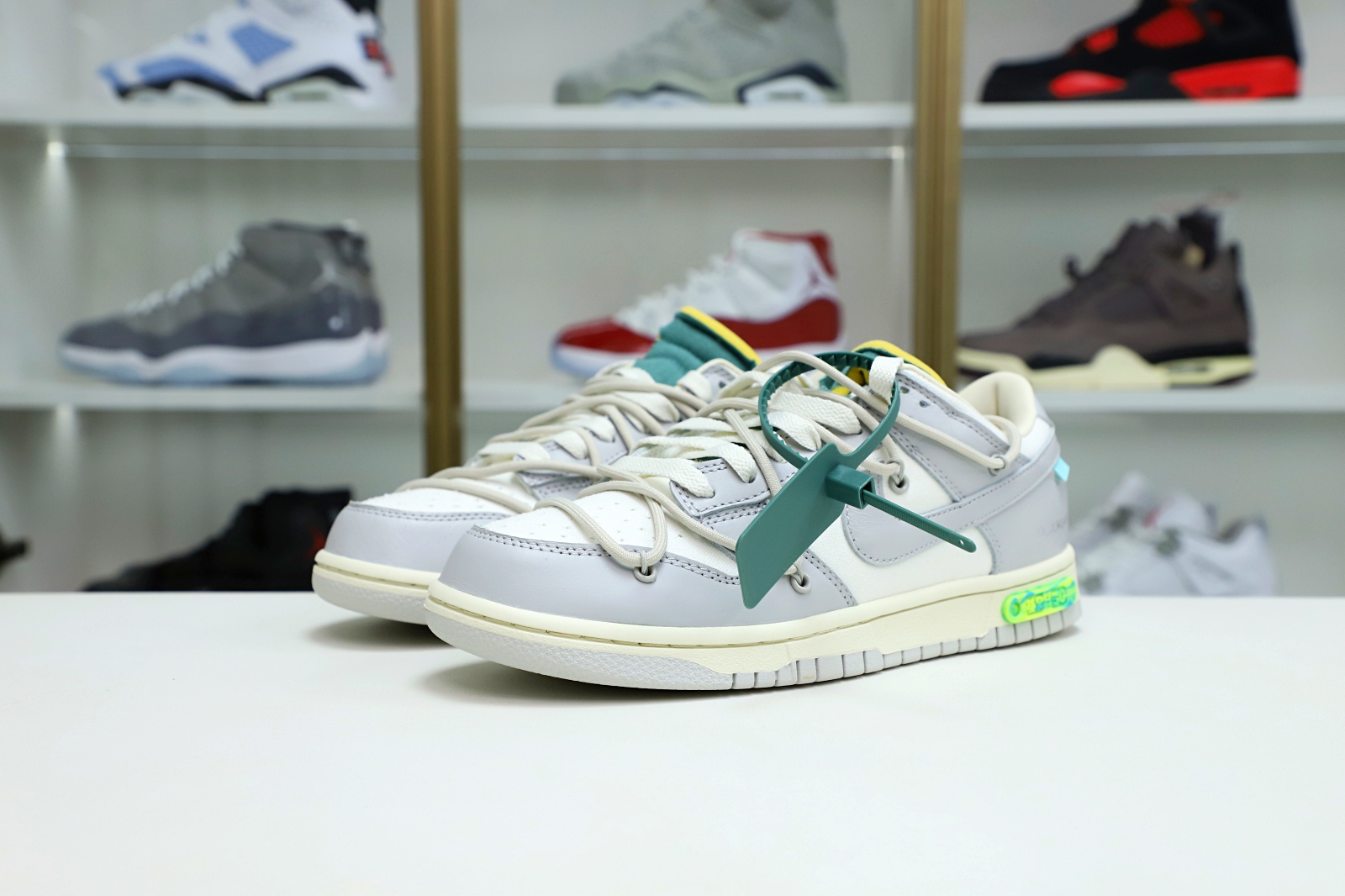 Off-White x Nike Dunk Low