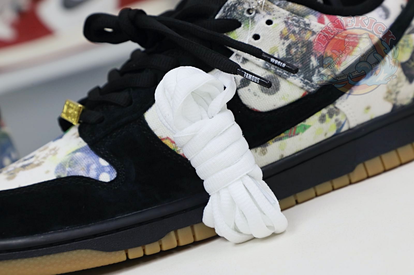 Supreme x Nike SB DunkLow