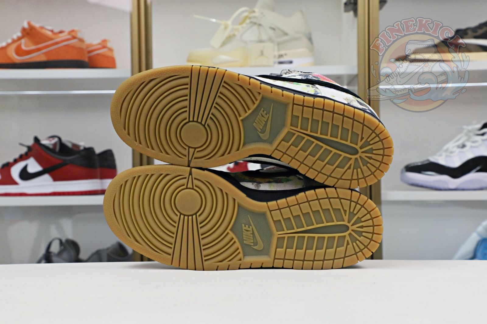Supreme x Nike SB DunkLow