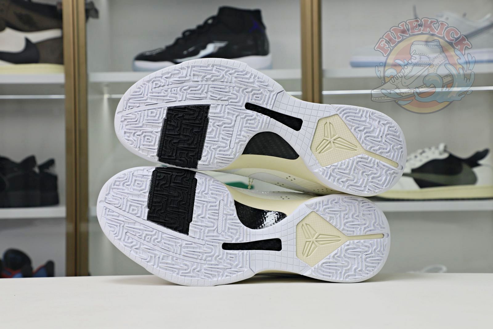 OFF-WHITEX  Nike Zoom Kobe5