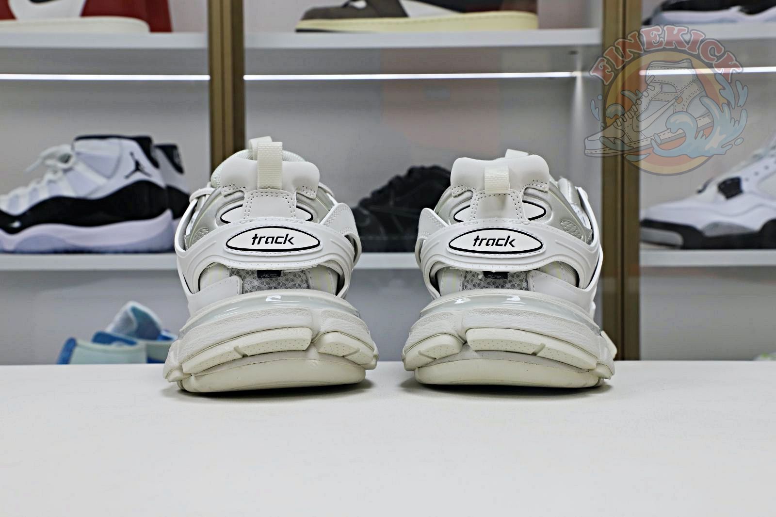 Balenciaga all sizes still in stock! Please contact customer service on iMessage/WhatsApp to purchase!