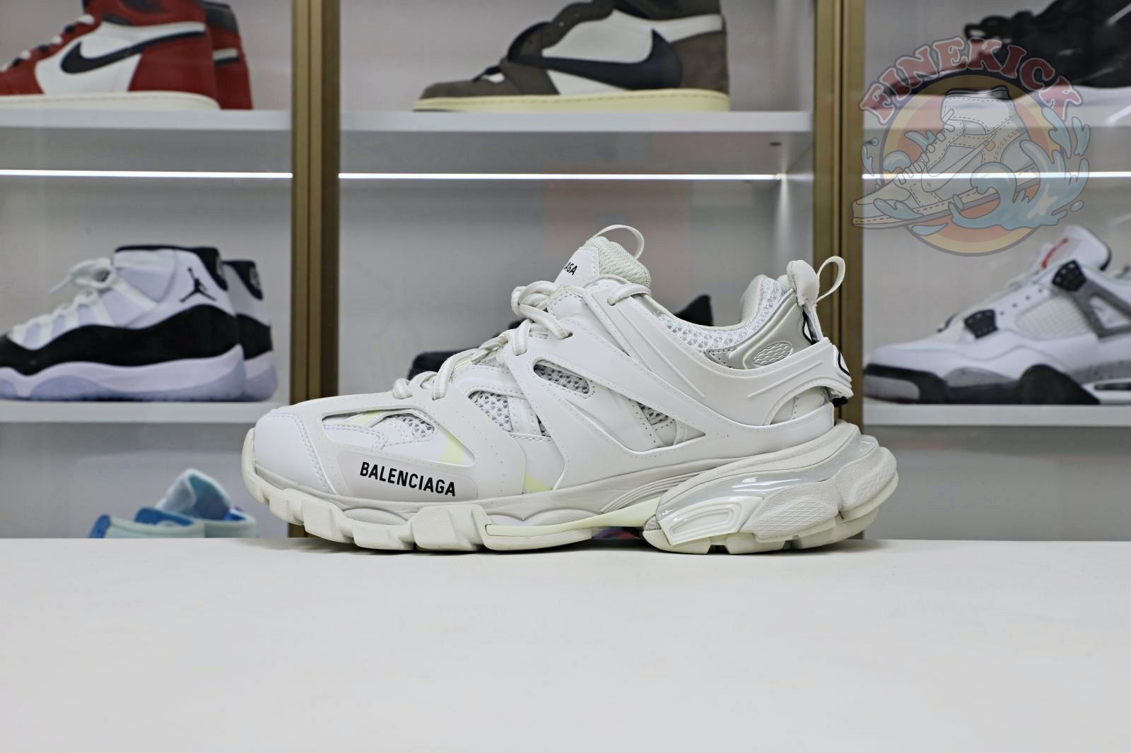 Balenciaga all sizes still in stock! Please contact customer service on iMessage/WhatsApp to purchase!