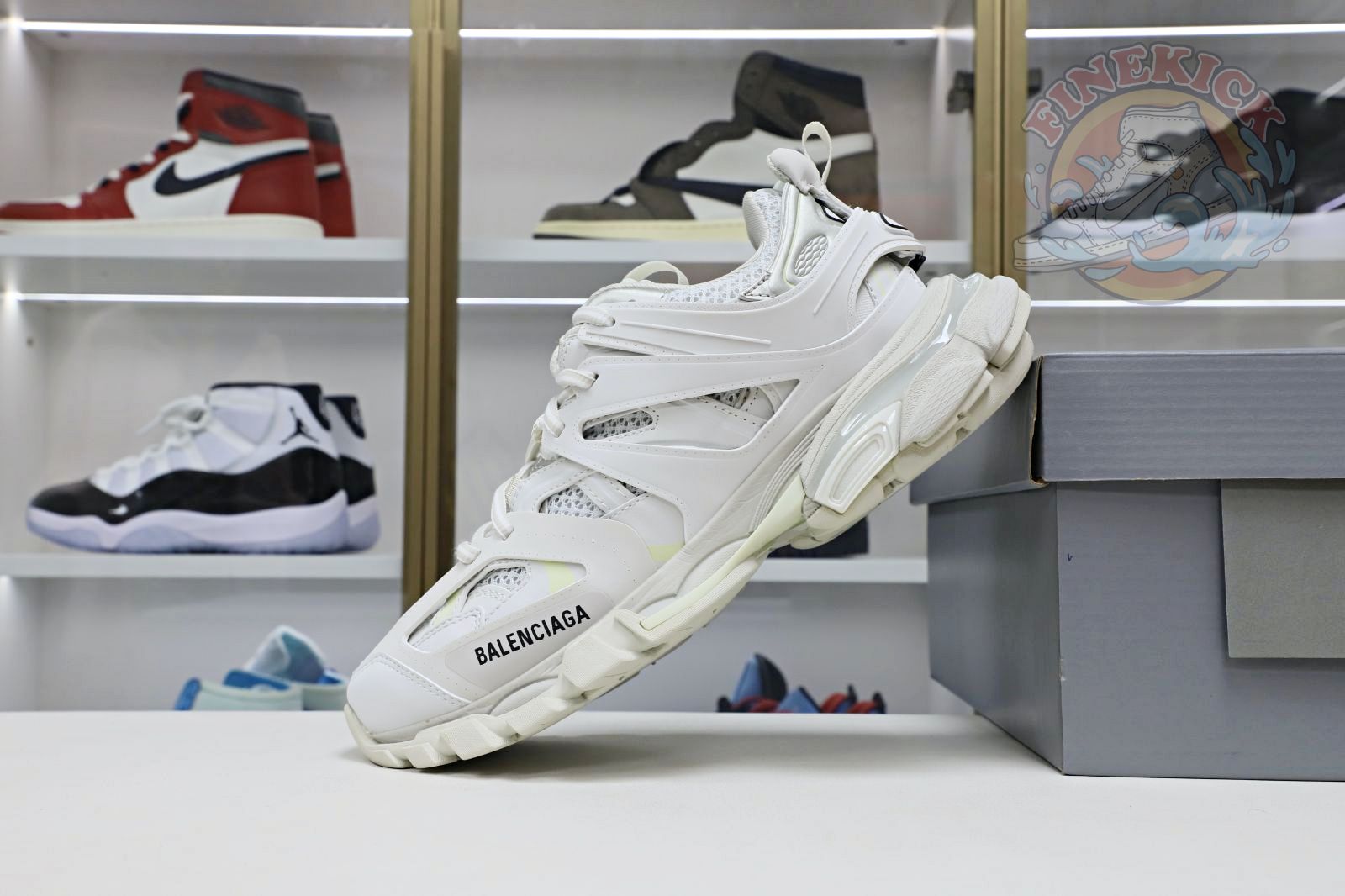 Balenciaga all sizes still in stock! Please contact customer service on iMessage/WhatsApp to purchase!