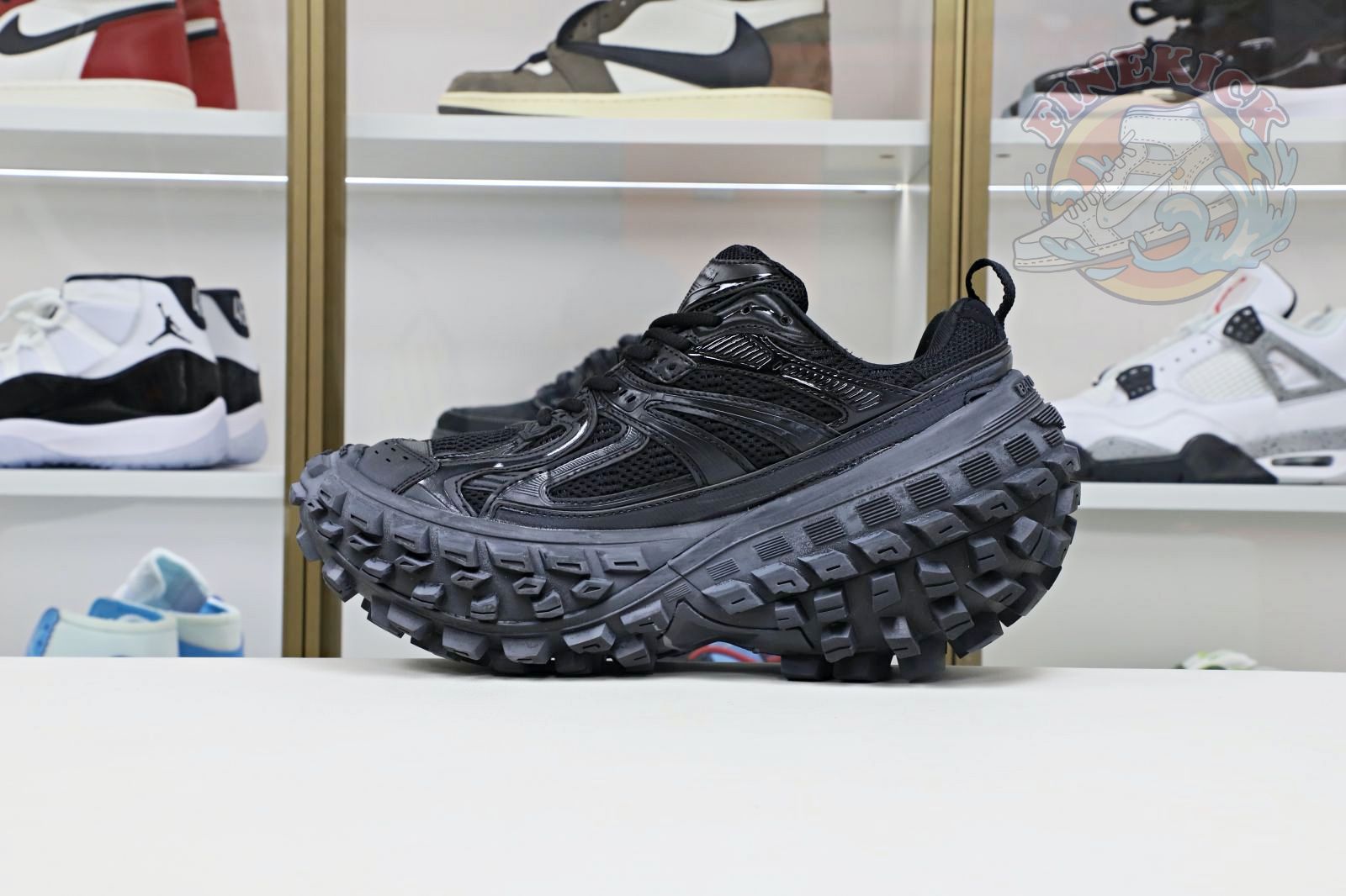 Balenciaga BLGA  Defender