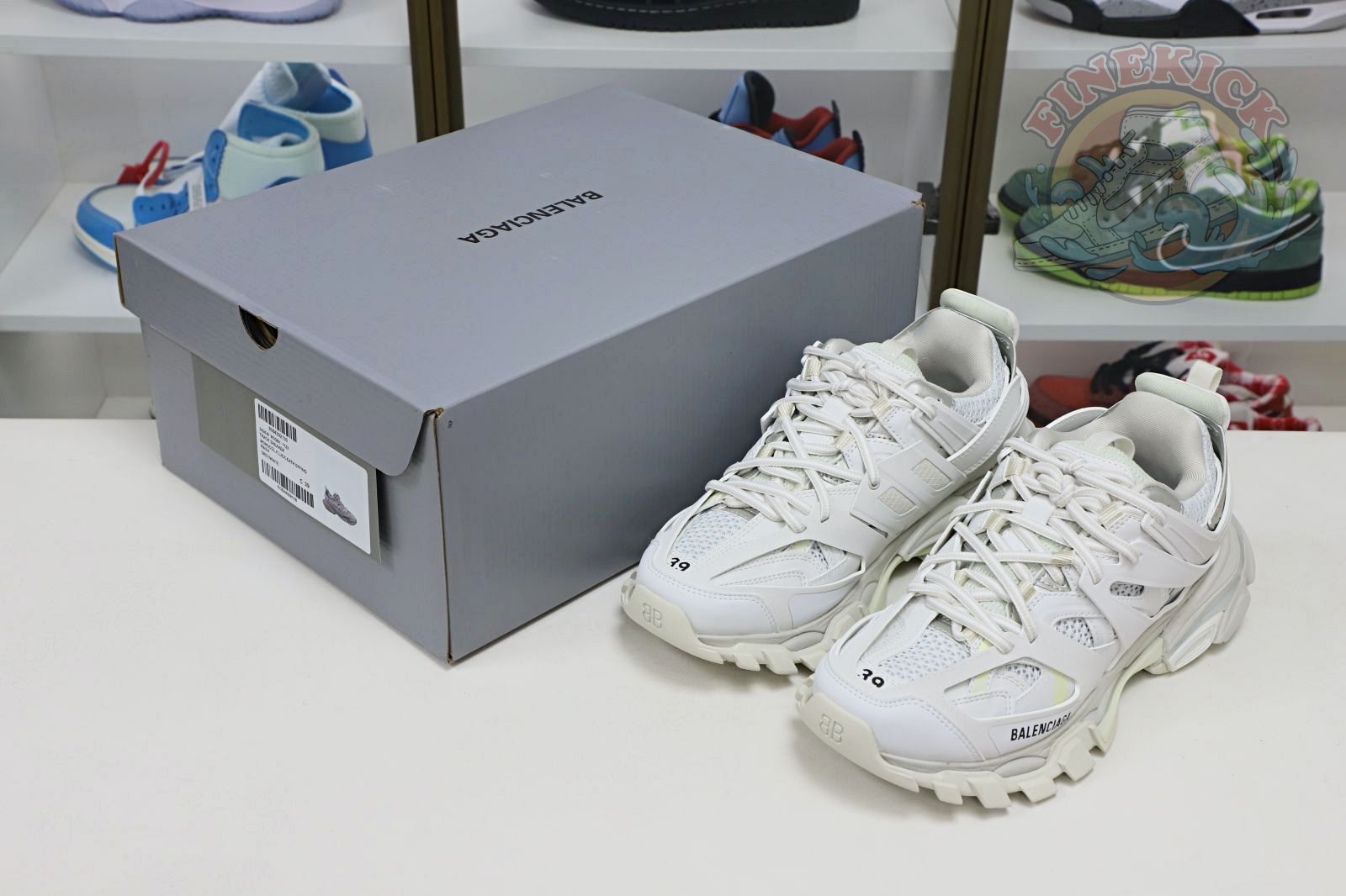 Balenciaga all sizes still in stock! Please contact customer service on iMessage/WhatsApp to purchase!