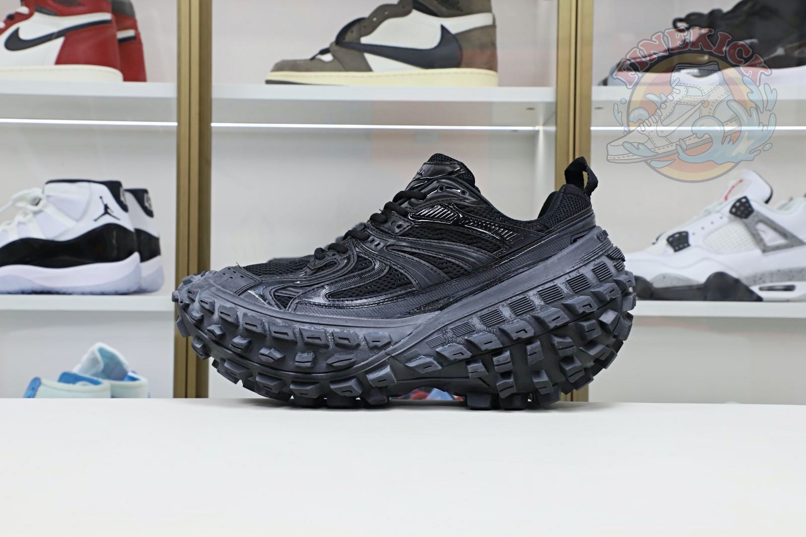 Balenciaga BLGA  Defender