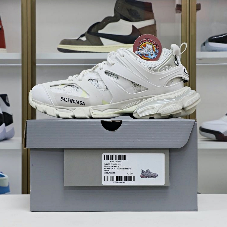 Balenciaga all sizes still in stock! Please contact customer service on iMessage/WhatsApp to purchase!