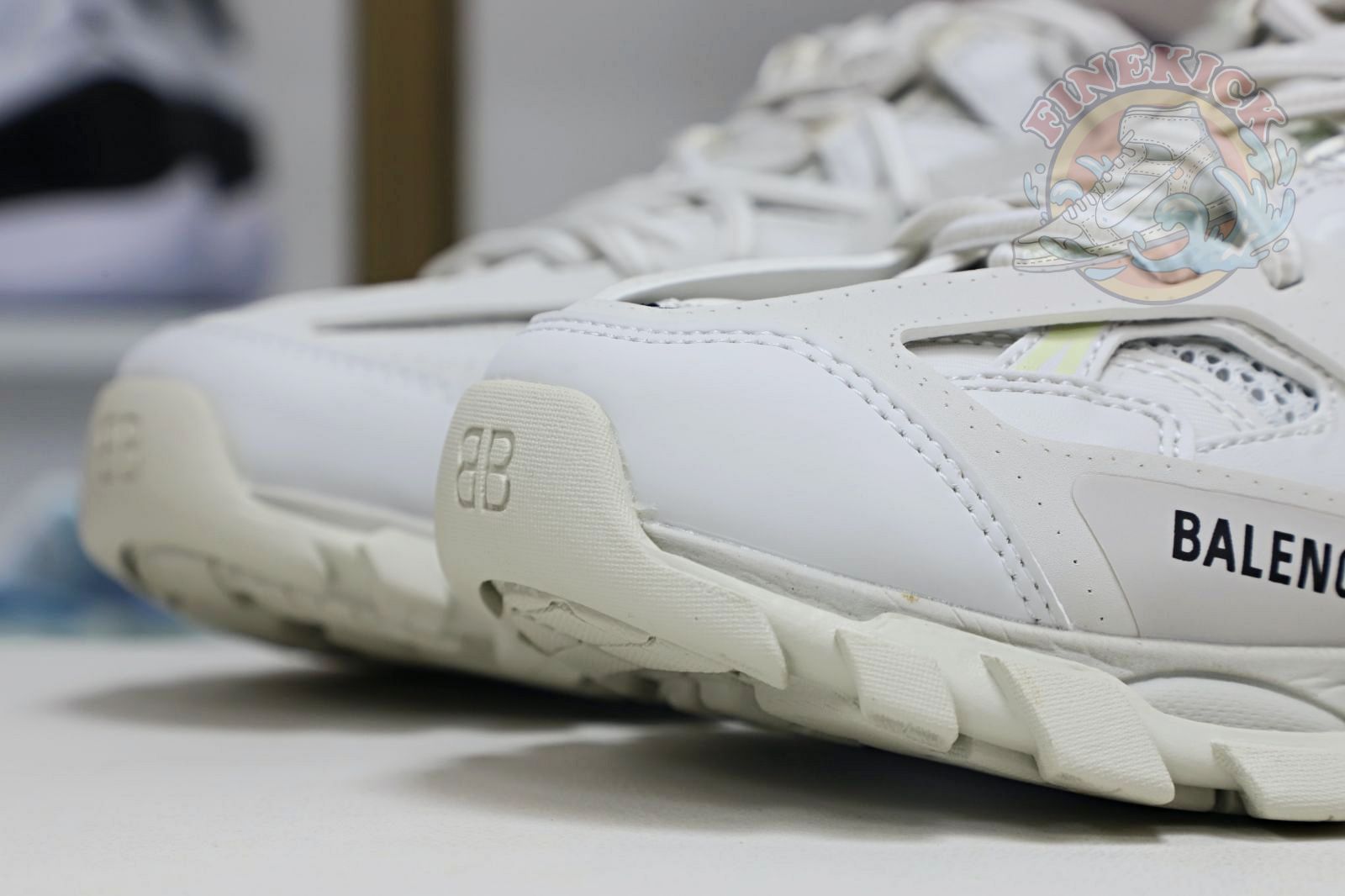 Balenciaga all sizes still in stock! Please contact customer service on iMessage/WhatsApp to purchase!