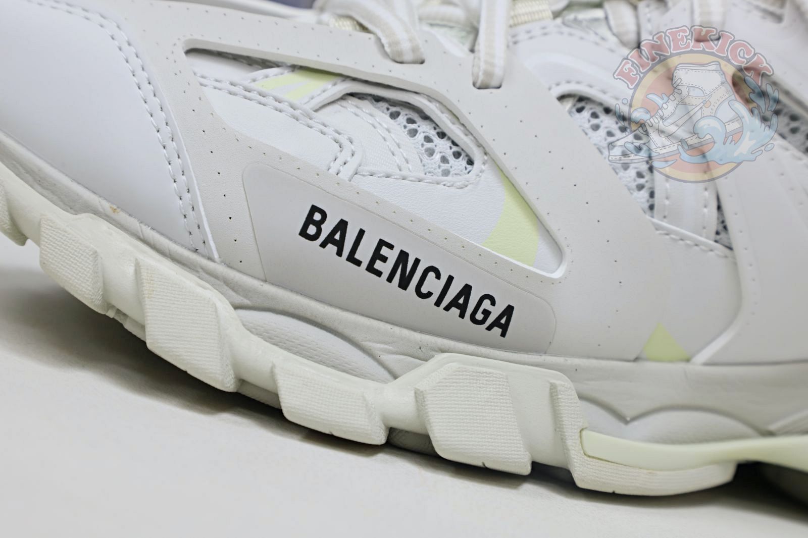 Balenciaga all sizes still in stock! Please contact customer service on iMessage/WhatsApp to purchase!