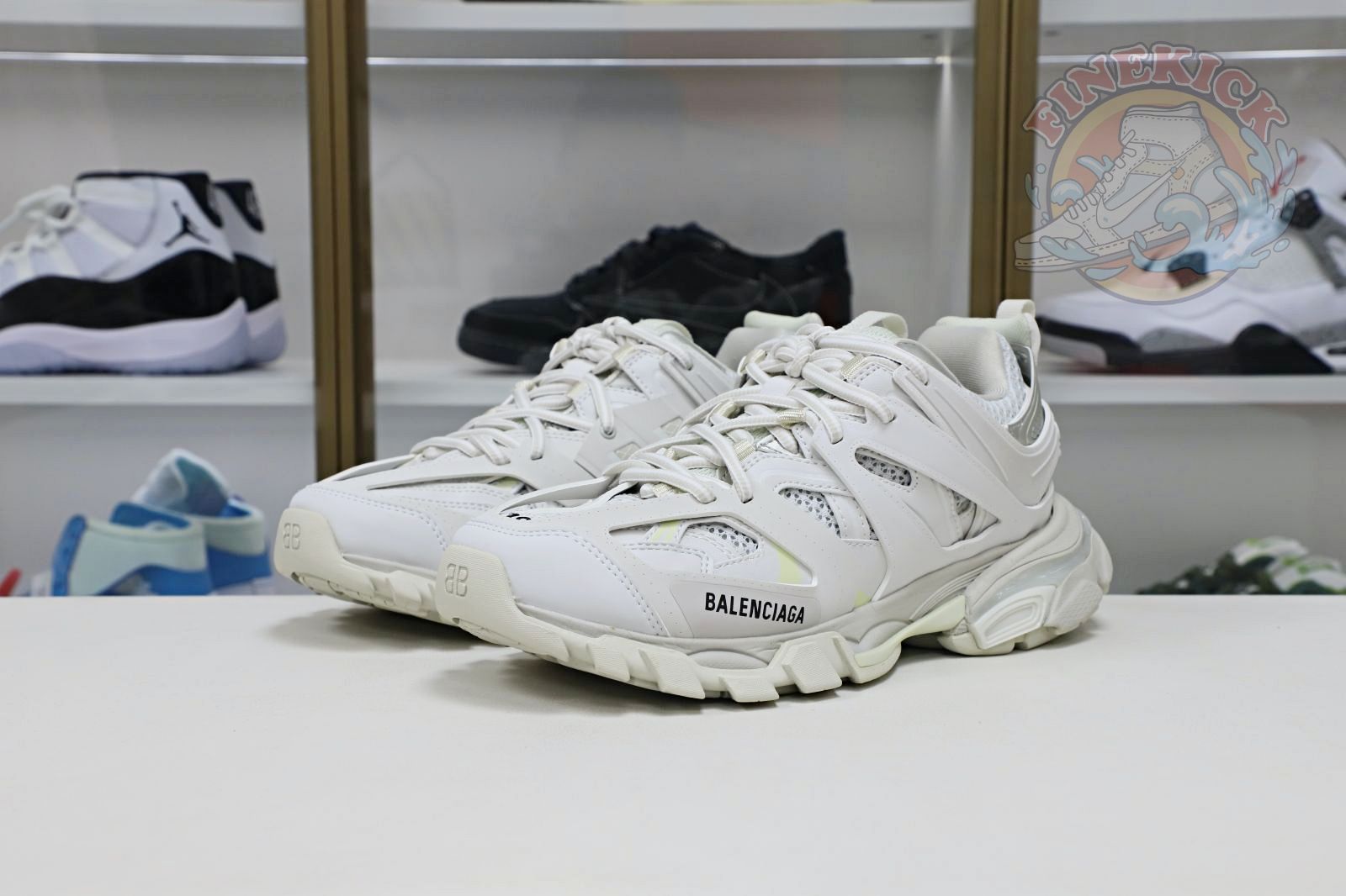 Balenciaga all sizes still in stock! Please contact customer service on iMessage/WhatsApp to purchase!