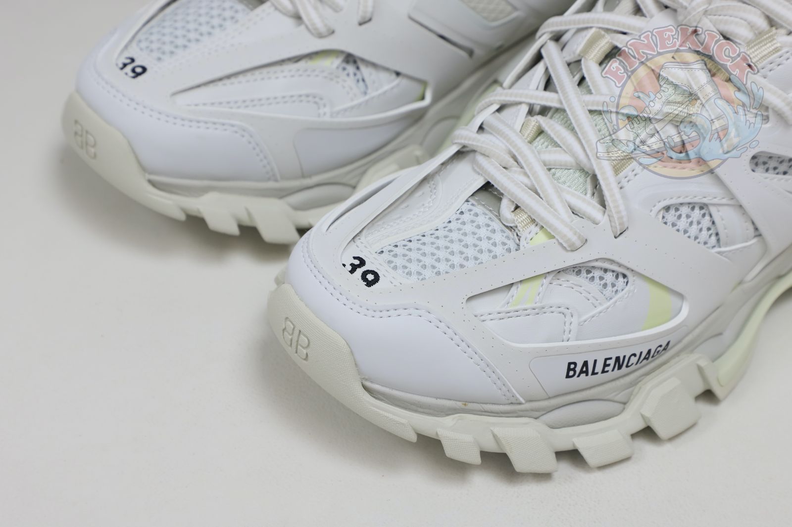 Balenciaga all sizes still in stock! Please contact customer service on iMessage/WhatsApp to purchase!
