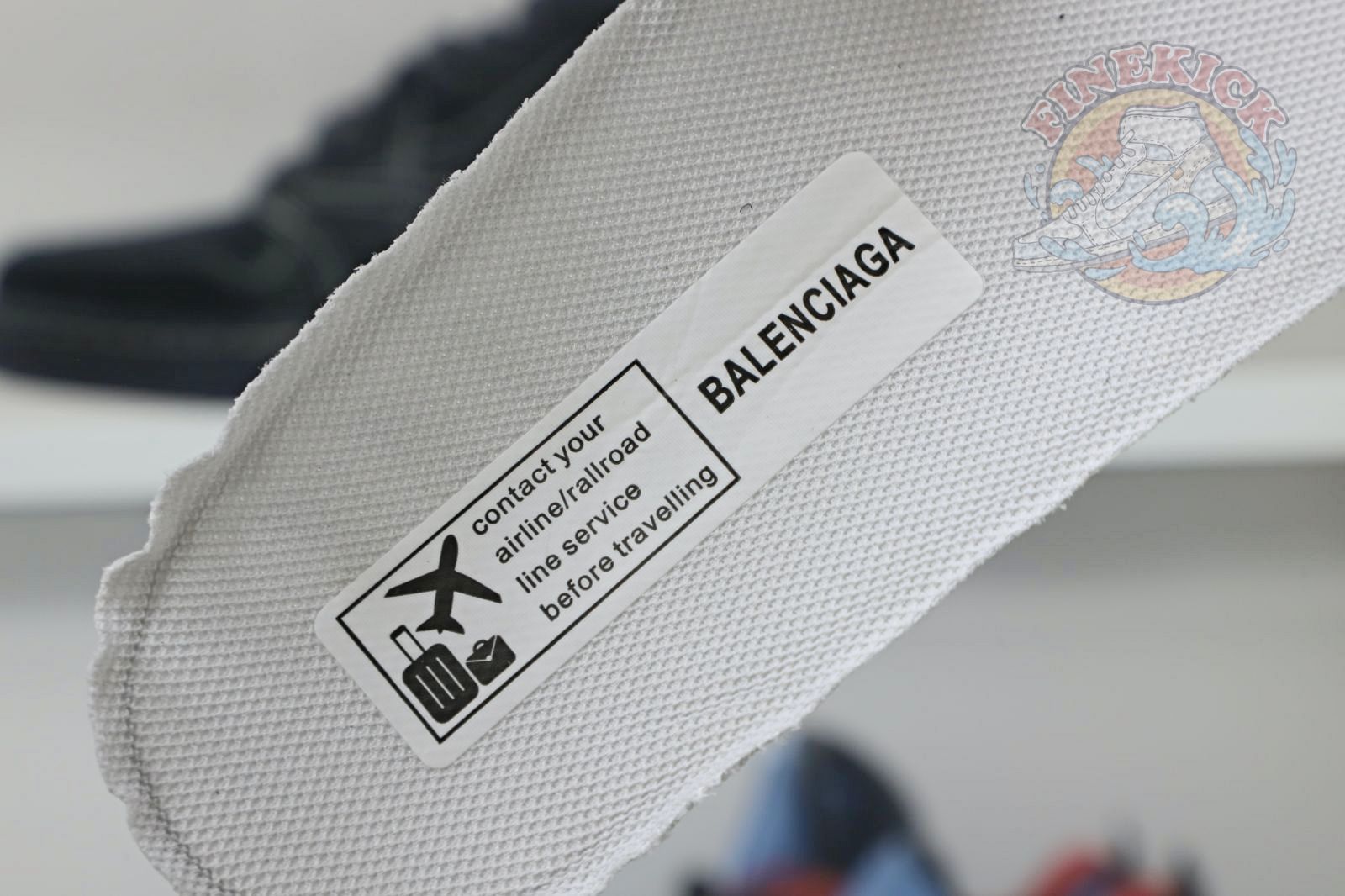 Balenciaga all sizes still in stock! Please contact customer service on iMessage/WhatsApp to purchase!