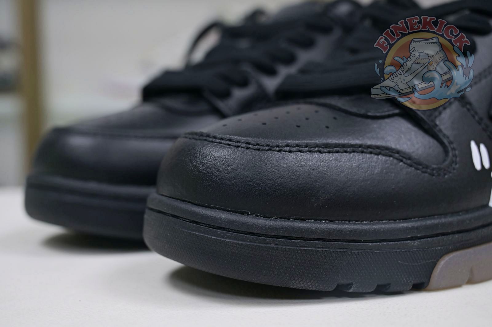 OFF-WHITE Ous Of Office