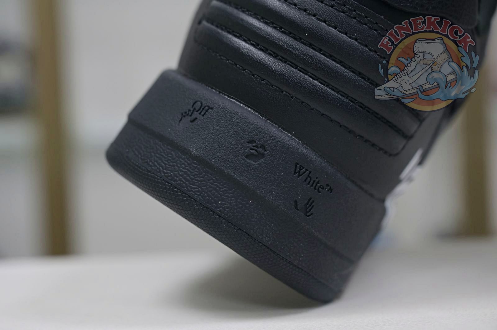 OFF-WHITE Ous Of Office