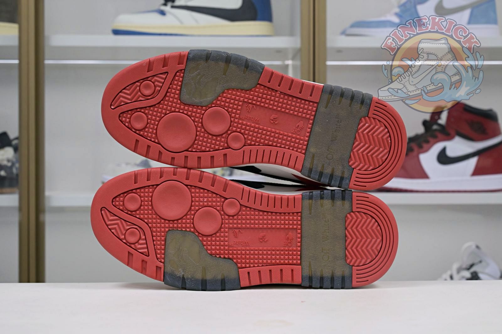 OFF-WHITE Ous Of Office