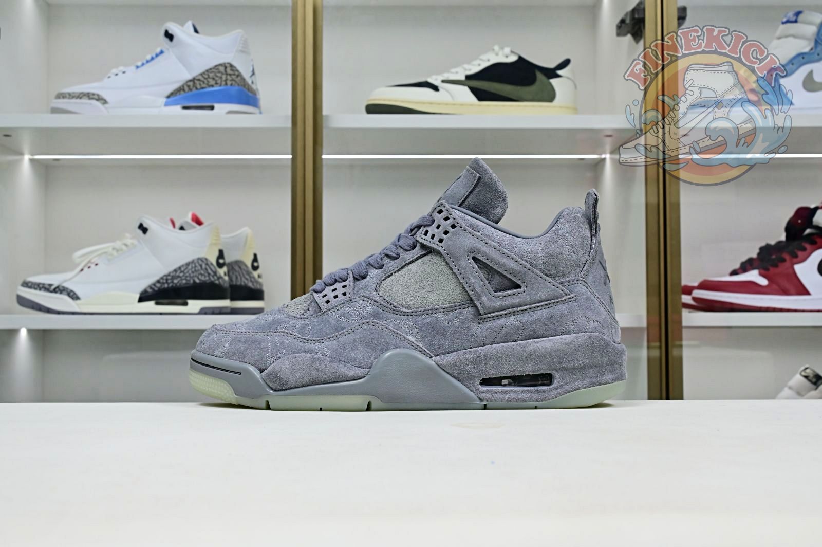 Air Jordan 4 retro kaws
