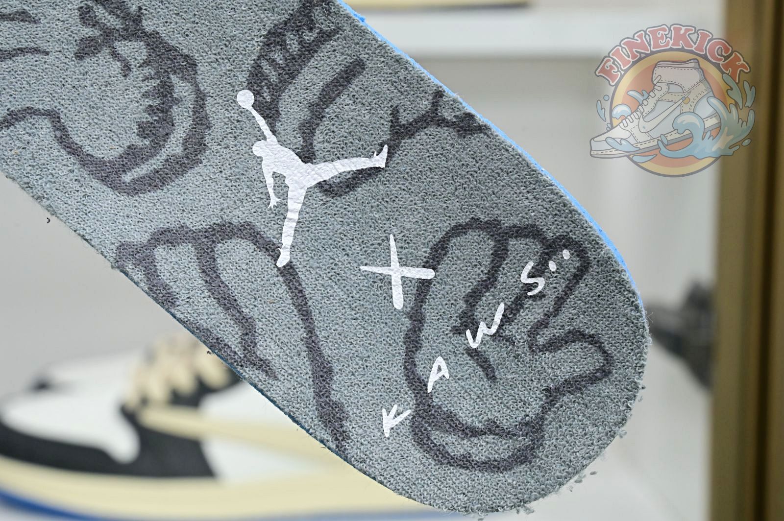 Air Jordan 4 retro kaws