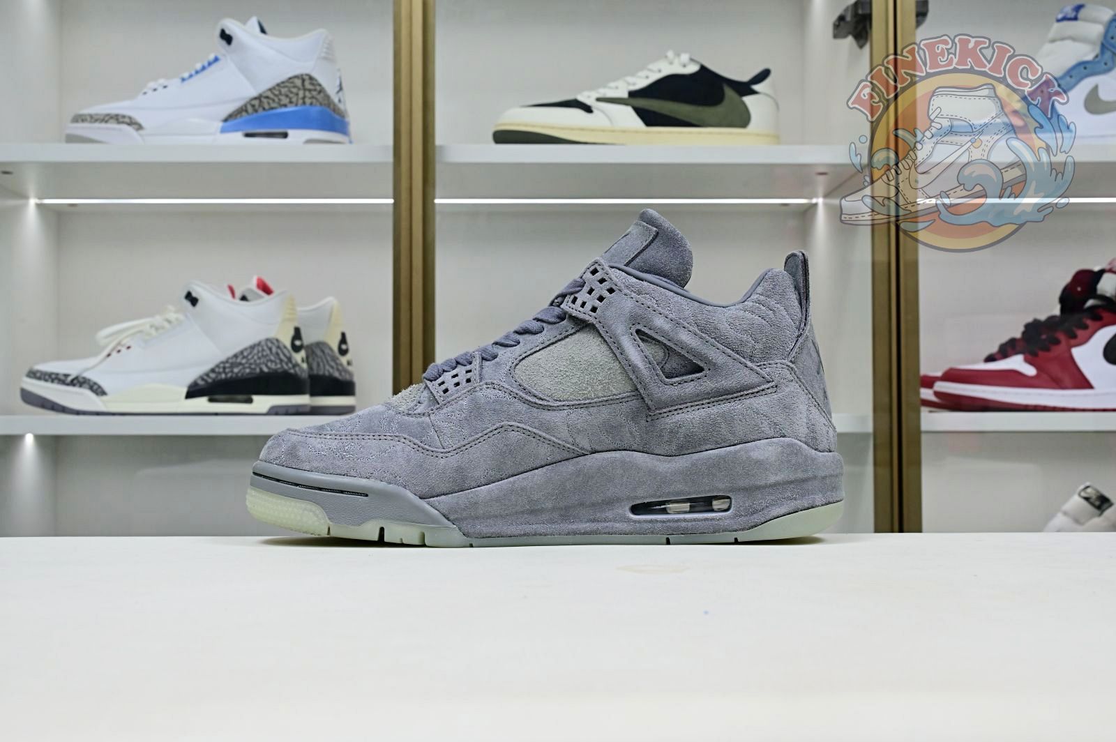 Air Jordan 4 retro kaws
