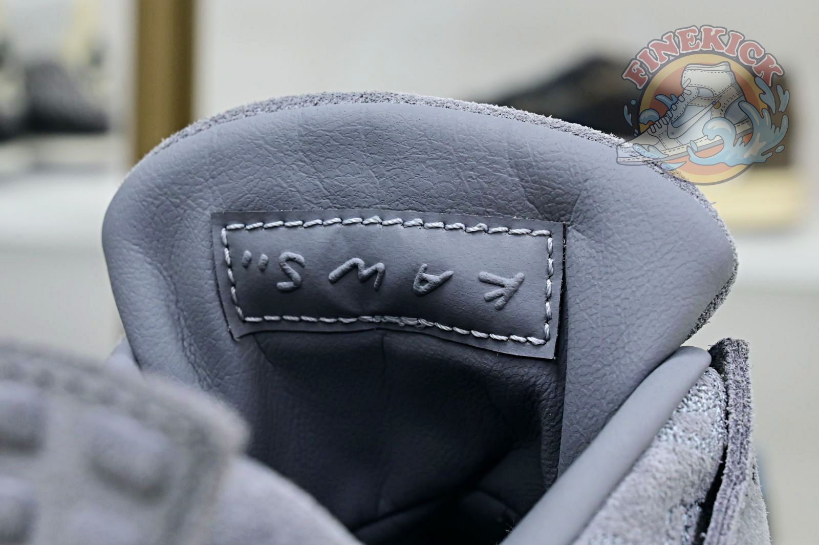 Air Jordan 4 retro kaws