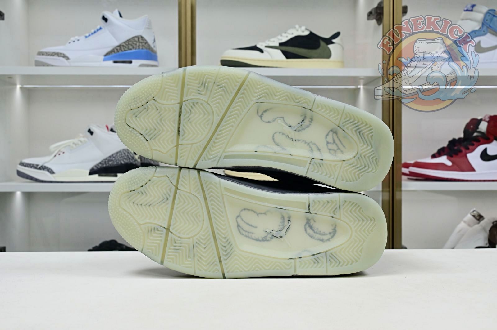 Air Jordan 4 retro kaws