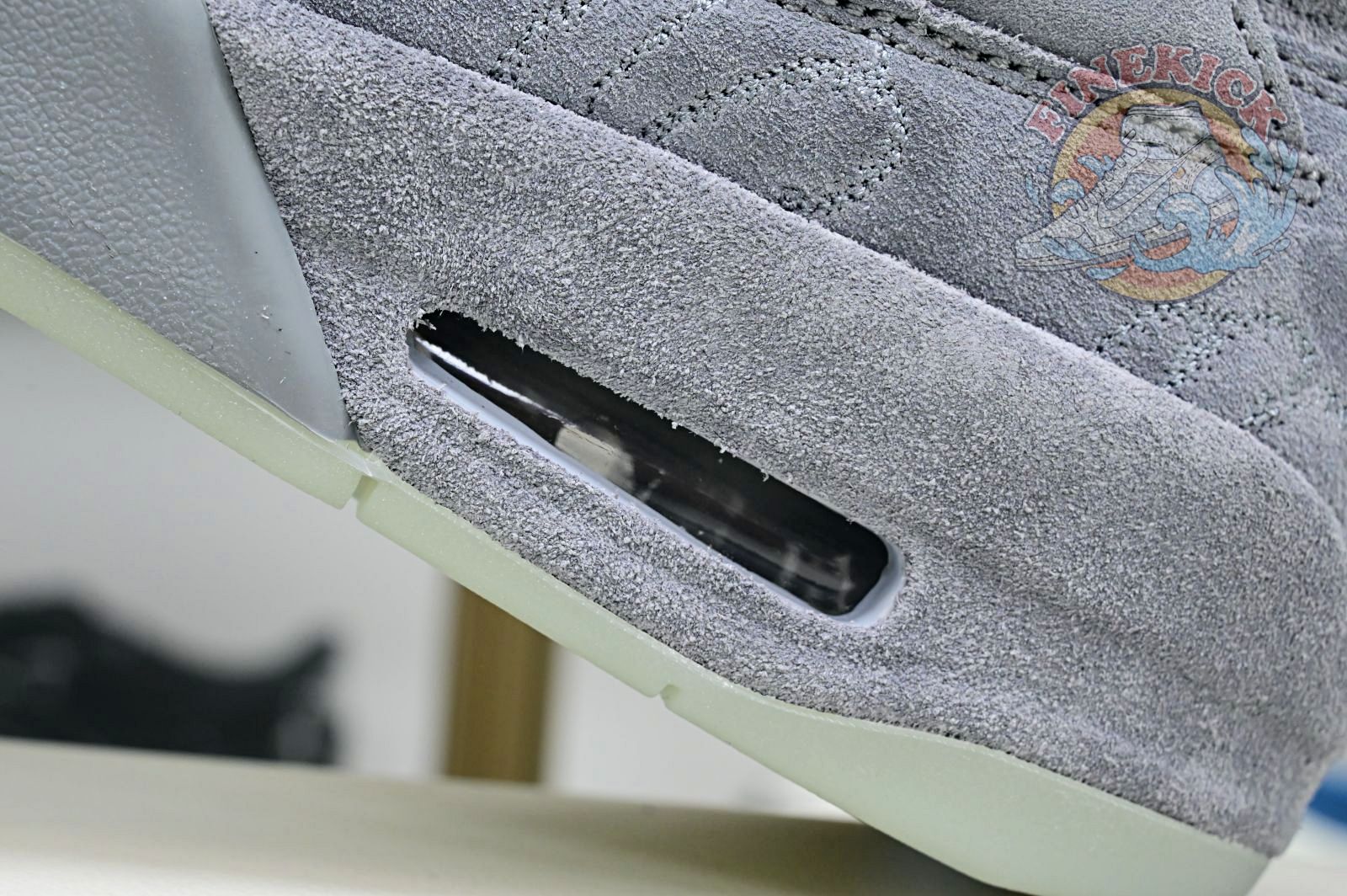 Air Jordan 4 retro kaws