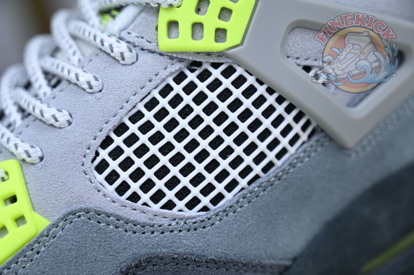 Air Jordan 4 retro se'95neon