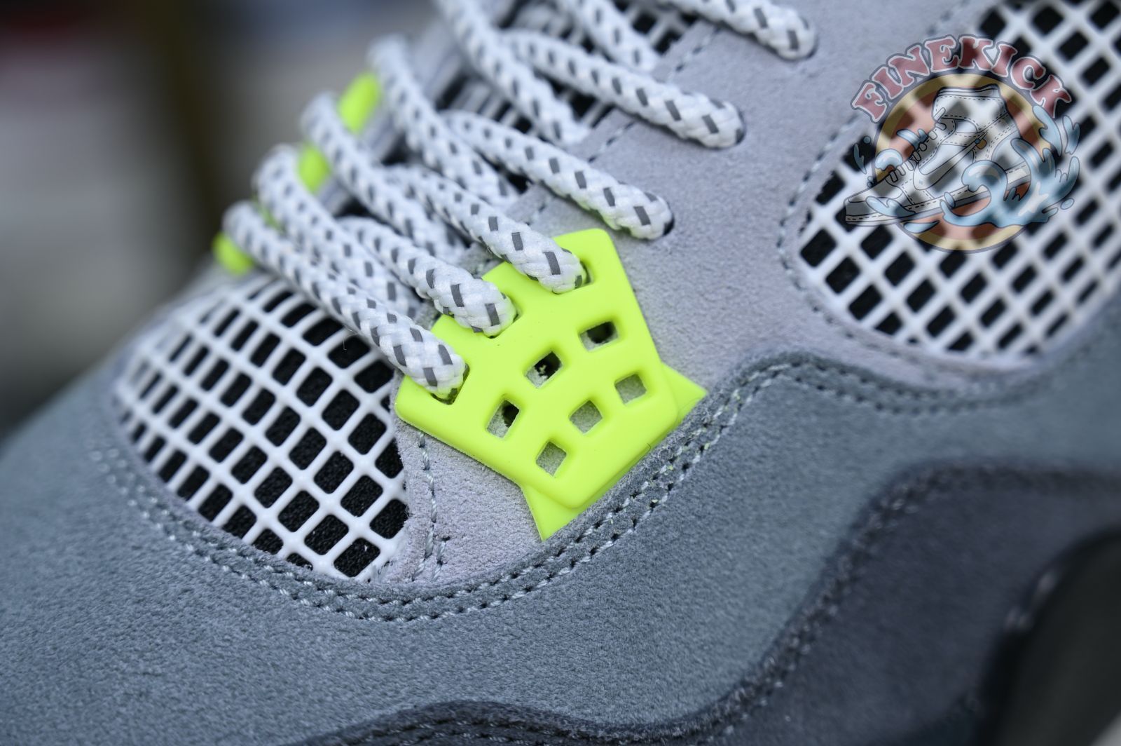 Air Jordan 4 retro se'95neon