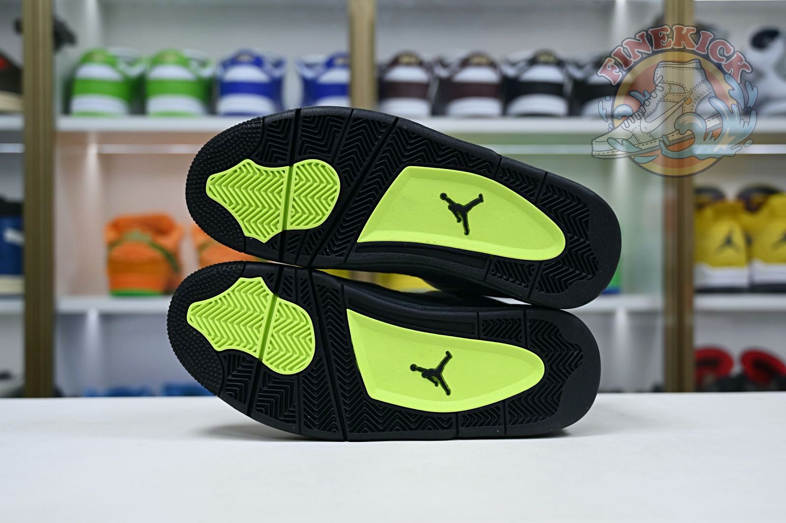 Air Jordan 4 retro se'95neon