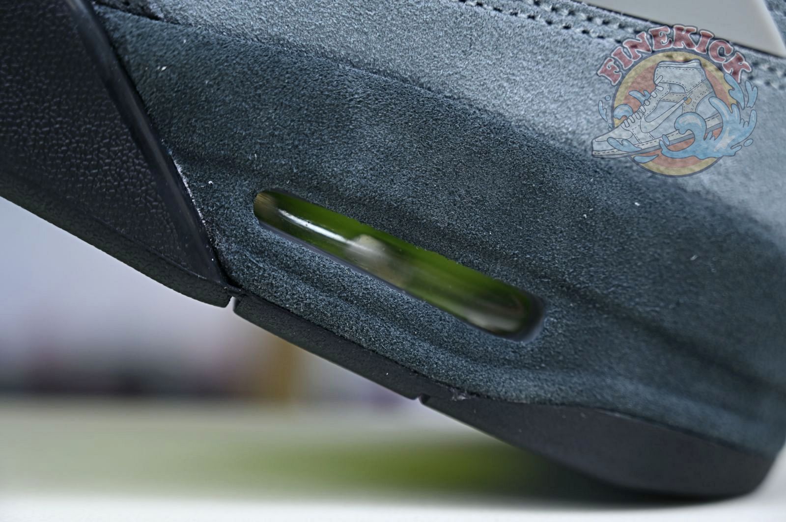 Air Jordan 4 retro se'95neon