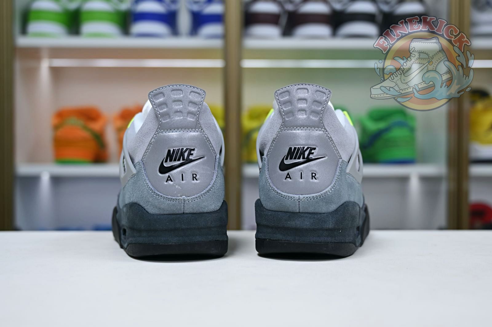 Air Jordan 4 retro se'95neon