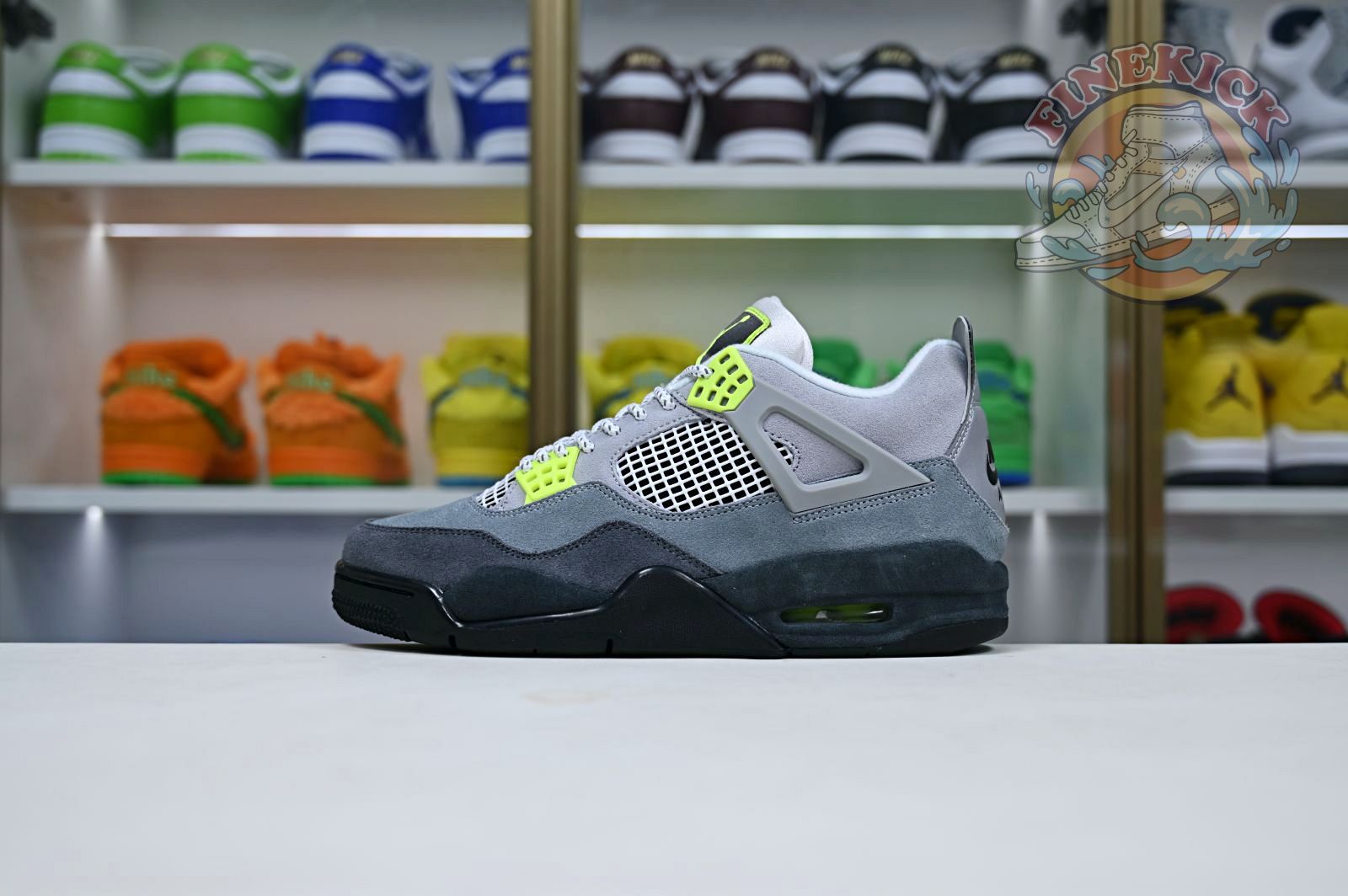 Air Jordan 4 retro se'95neon