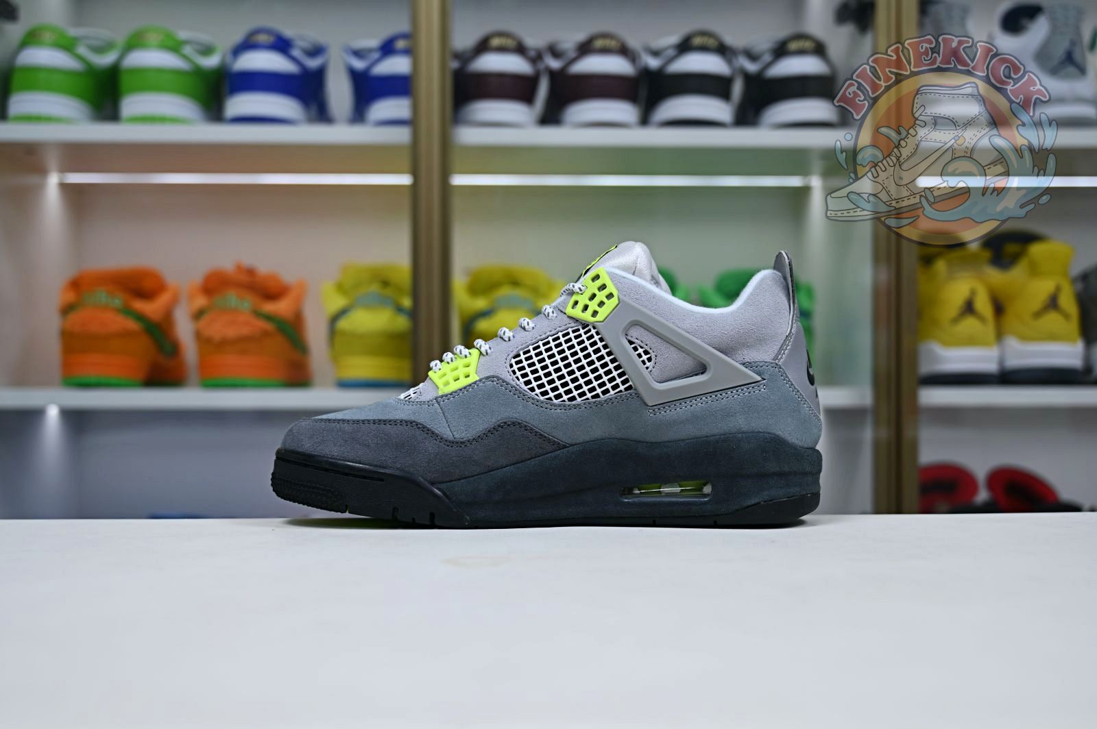 Air Jordan 4 retro se'95neon
